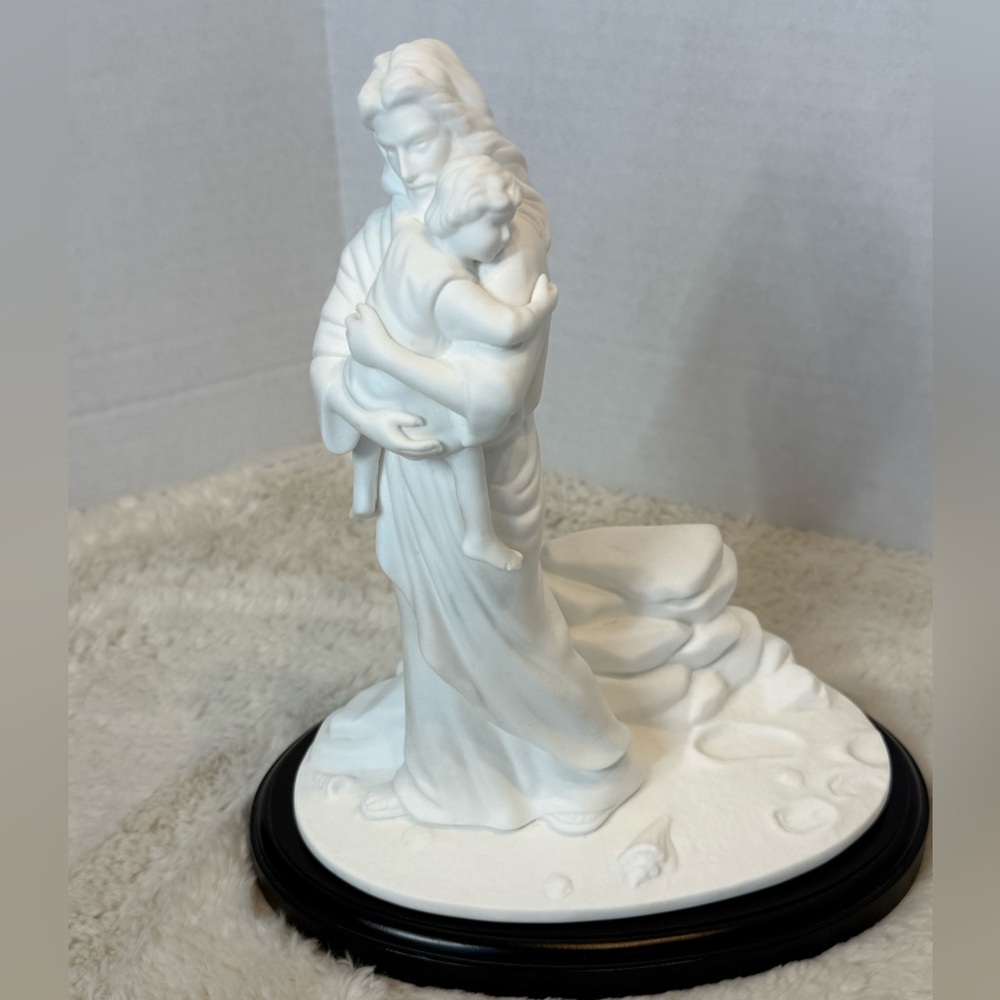 1994 Lenox “Footprints in the Sand” figurine depicting Jesus holding a child